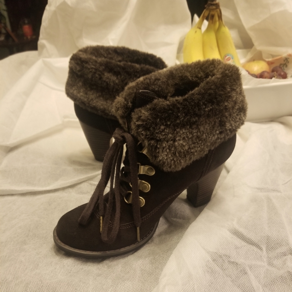 Indigo by Clark's Brown Lace Up Suede Ankle Booties with Faux Fur